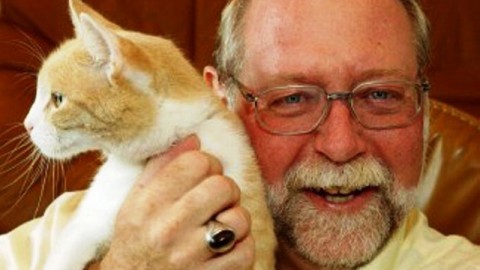 Pet therapy: un 'gatto in biblioteca' col professore Dennis Turner – gonews