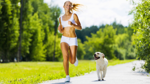 Passeggiare con il cane un rimedio naturale per il benessere mentale – GreenStyle