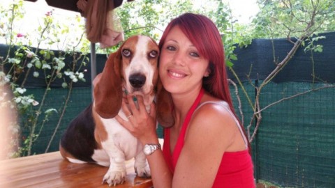 Trovano il cane morto dopo le ferie “Lo hanno avvelenato in giardino” – Cronache Maceratesi (Registrazione)