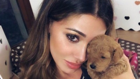 Belén ha un nuovo cane (ed è un regalo di Michelle Hunziker) – Vanity Fair.it