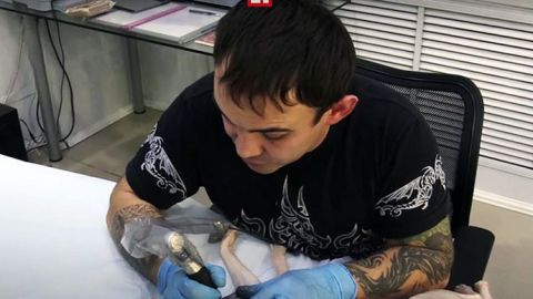 La strana moda russa di tatuare i gatti nudi – Superstarz