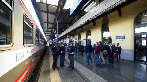 Aggrediti da un cane a passeggio sui binari, disagi nello scalo … – TorinoToday