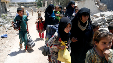 I civili intrappolati a Mosul costretti a mangiare fogli di carta e carne … – L'Huffington Post