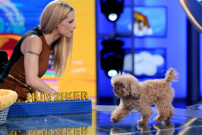 Michelle Hunziker a Striscia la notizia con Lilly e Leone