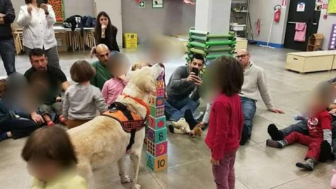 I bambini leggono con il cane: quando la pet therapy è ad alta voce – Corriere della Sera