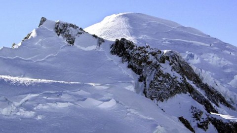 Follia Monte Bianco: pugni alle guide alpine e cani in vetta – Montagna.tv